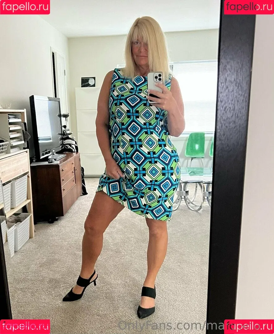 Bailey Buttner / Karen Buttner / Karen Pennington / Karensgalaxy / Martiangirl / Martiangirl1 / karen.buttner Onlyfans Photo Gallery 