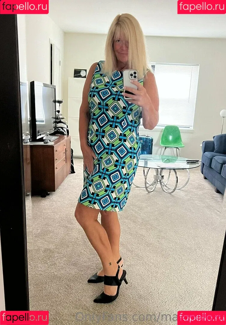 Bailey Buttner / Karen Buttner / Karen Pennington / Karensgalaxy / Martiangirl / Martiangirl1 / karen.buttner Onlyfans Photo Gallery 