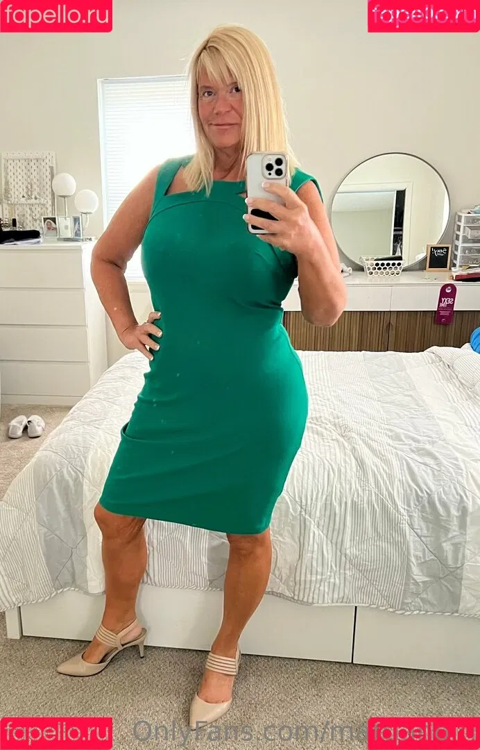 Bailey Buttner / Karen Buttner / Karen Pennington / Karensgalaxy / Martiangirl / Martiangirl1 / karen.buttner Onlyfans Photo Gallery 