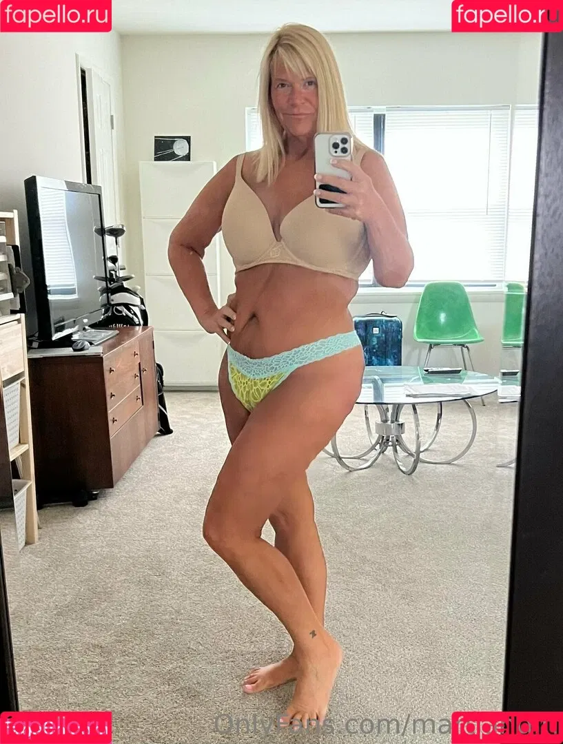 Bailey Buttner / Karen Buttner / Karen Pennington / Karensgalaxy / Martiangirl / Martiangirl1 / karen.buttner Onlyfans Photo Gallery 