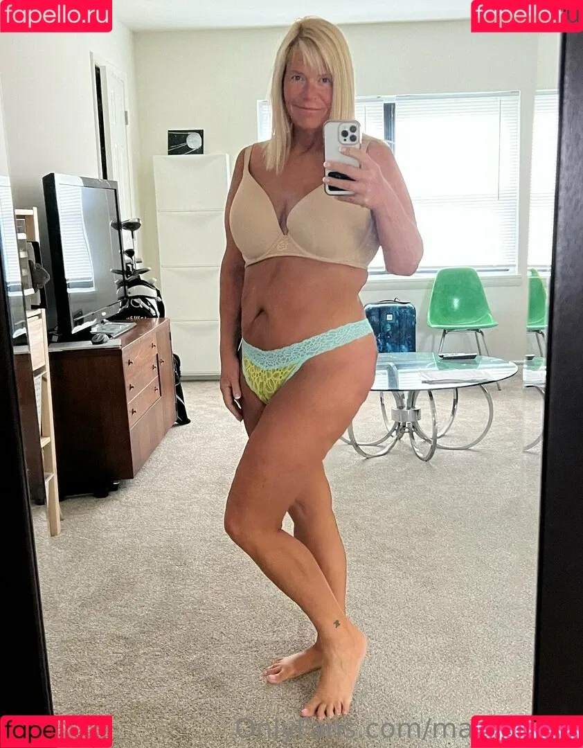 Bailey Buttner / Karen Buttner / Karen Pennington / Karensgalaxy / Martiangirl / Martiangirl1 / karen.buttner Onlyfans Photo Gallery 