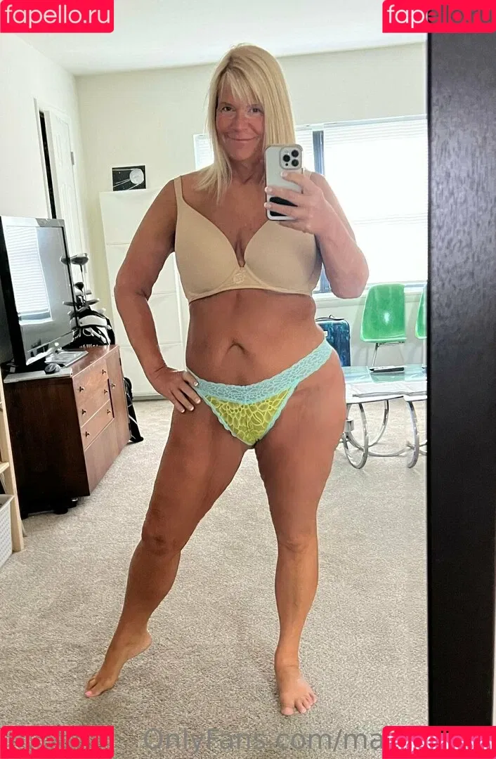 Bailey Buttner / Karen Buttner / Karen Pennington / Karensgalaxy / Martiangirl / Martiangirl1 / karen.buttner Onlyfans Photo Gallery 