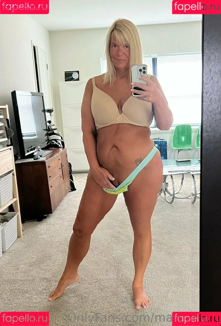 Bailey Buttner / Karen Buttner / Karen Pennington / Karensgalaxy / Martiangirl / Martiangirl1 / karen.buttner Onlyfans Photo Gallery 
