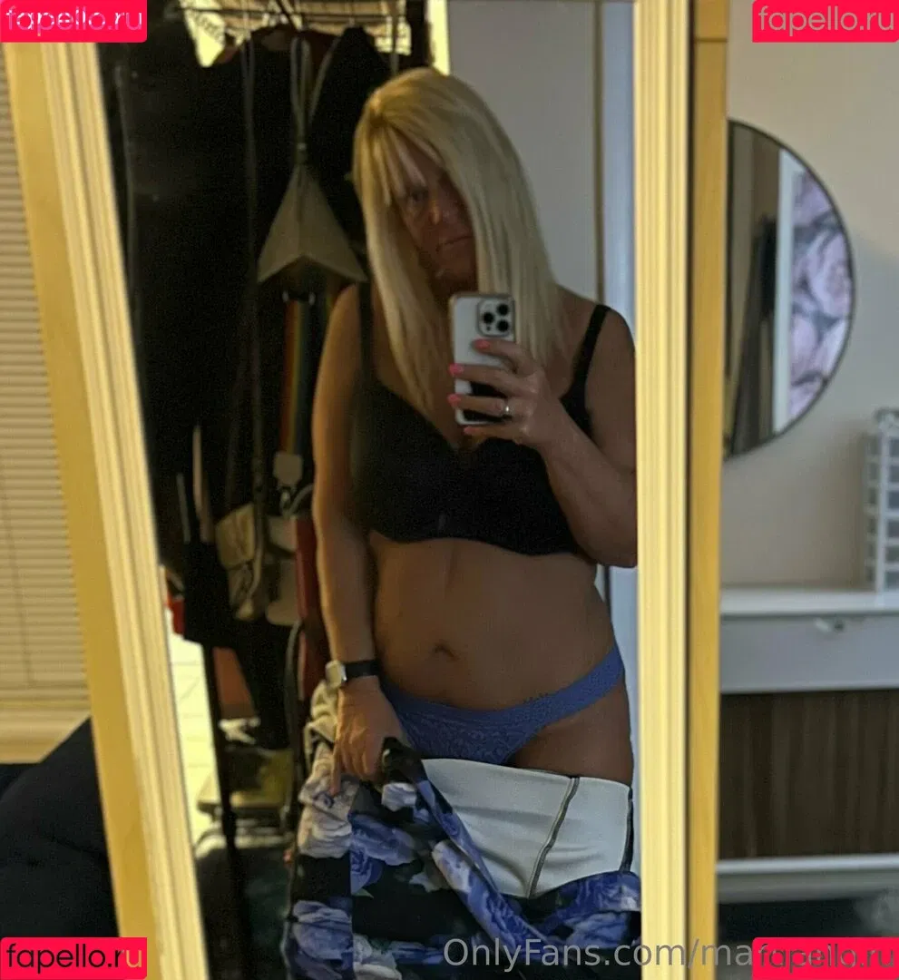 Bailey Buttner / Karen Buttner / Karen Pennington / Karensgalaxy / Martiangirl / Martiangirl1 / karen.buttner Onlyfans Photo Gallery 