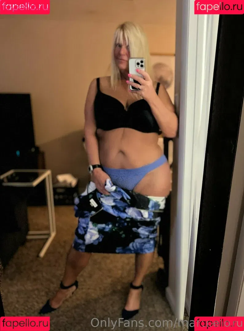 Bailey Buttner / Karen Buttner / Karen Pennington / Karensgalaxy / Martiangirl / Martiangirl1 / karen.buttner Onlyfans Photo Gallery 