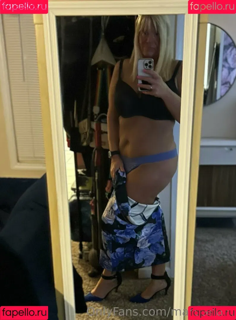 Bailey Buttner / Karen Buttner / Karen Pennington / Karensgalaxy / Martiangirl / Martiangirl1 / karen.buttner Onlyfans Photo Gallery 