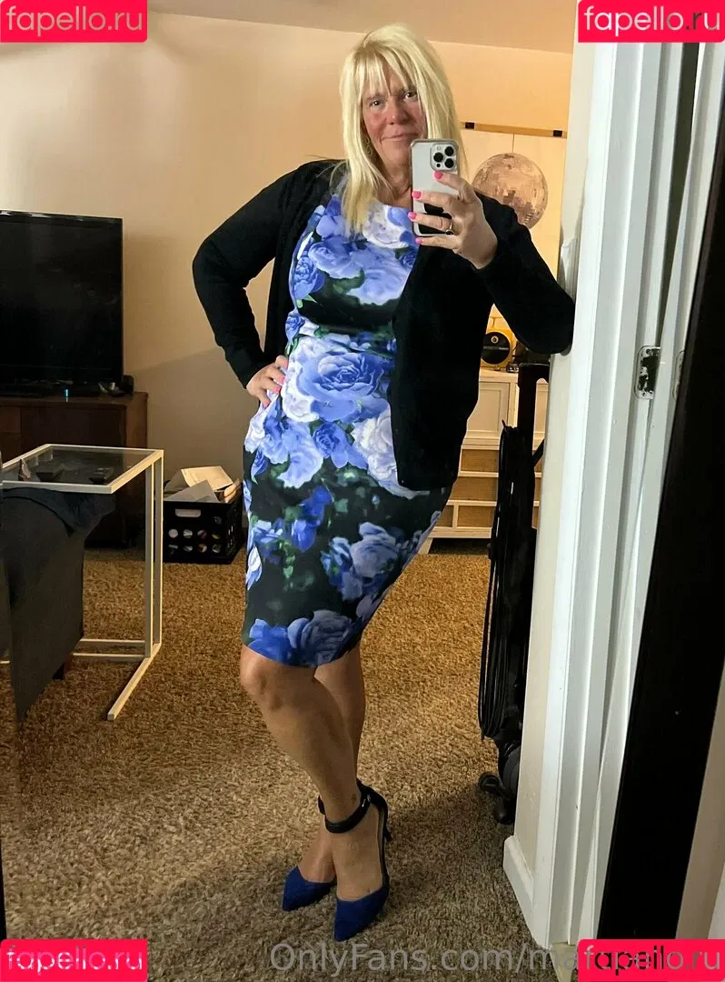 Bailey Buttner / Karen Buttner / Karen Pennington / Karensgalaxy / Martiangirl / Martiangirl1 / karen.buttner Onlyfans Photo Gallery 