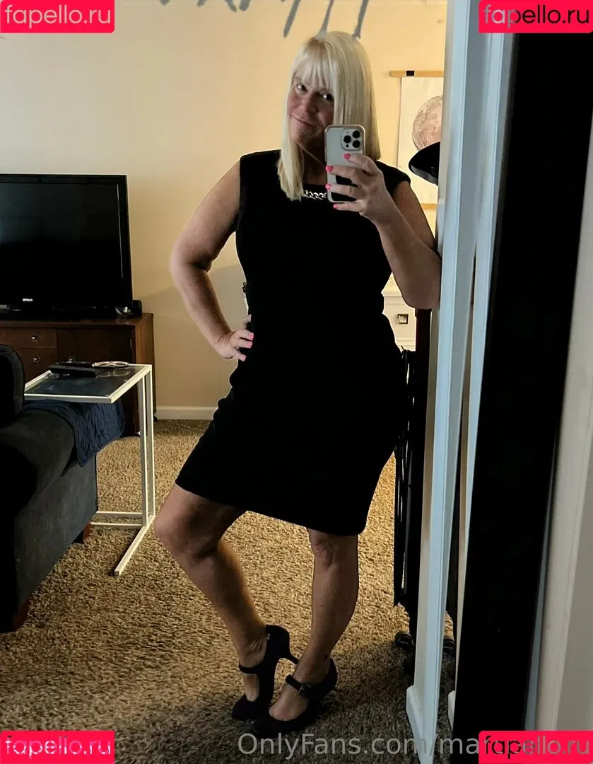 Bailey Buttner / Karen Buttner / Karen Pennington / Karensgalaxy / Martiangirl / Martiangirl1 / karen.buttner Onlyfans Photo Gallery 