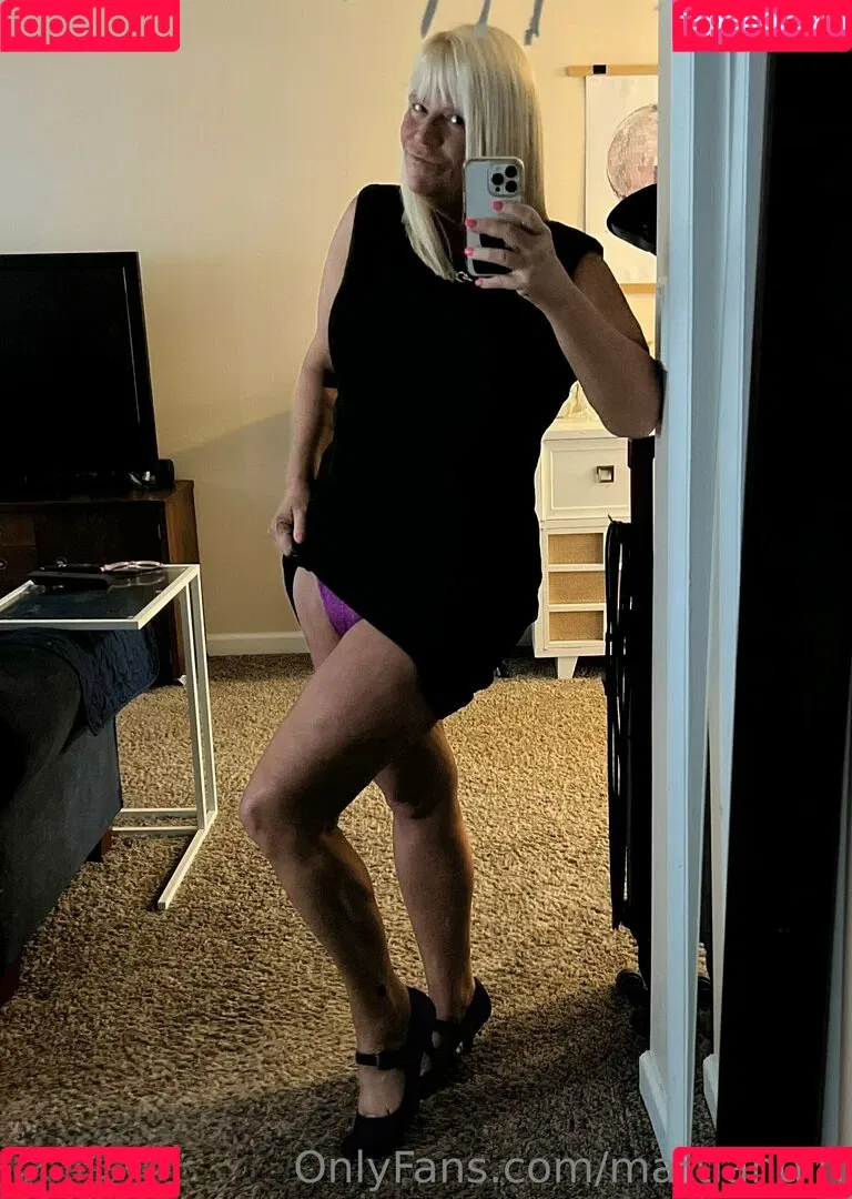 Bailey Buttner / Karen Buttner / Karen Pennington / Karensgalaxy / Martiangirl / Martiangirl1 / karen.buttner Onlyfans Photo Gallery 