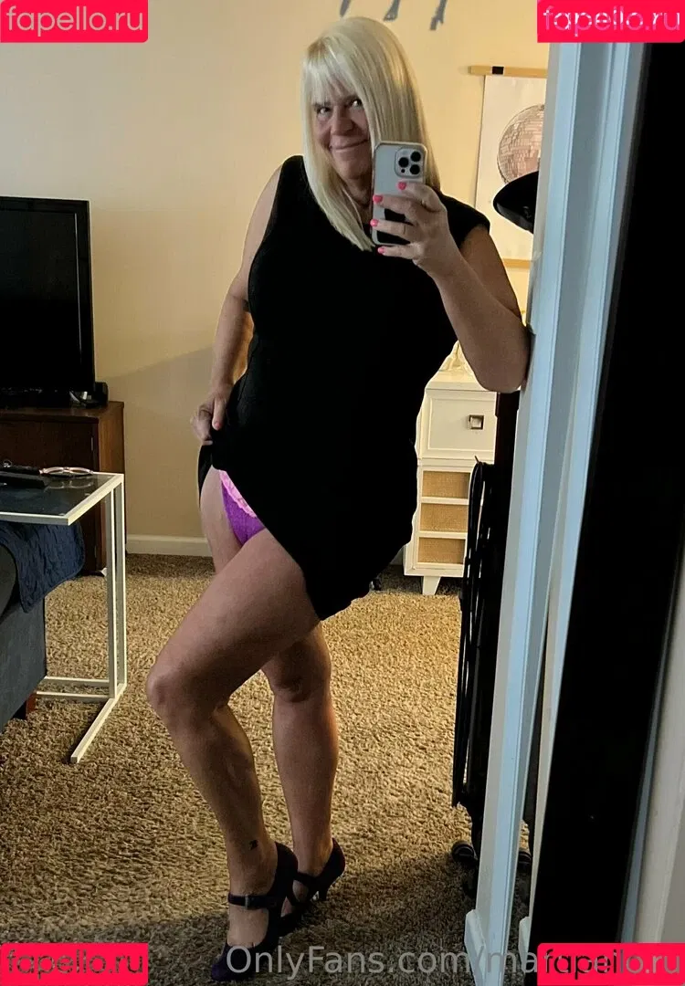 Bailey Buttner / Karen Buttner / Karen Pennington / Karensgalaxy / Martiangirl / Martiangirl1 / karen.buttner Onlyfans Photo Gallery 