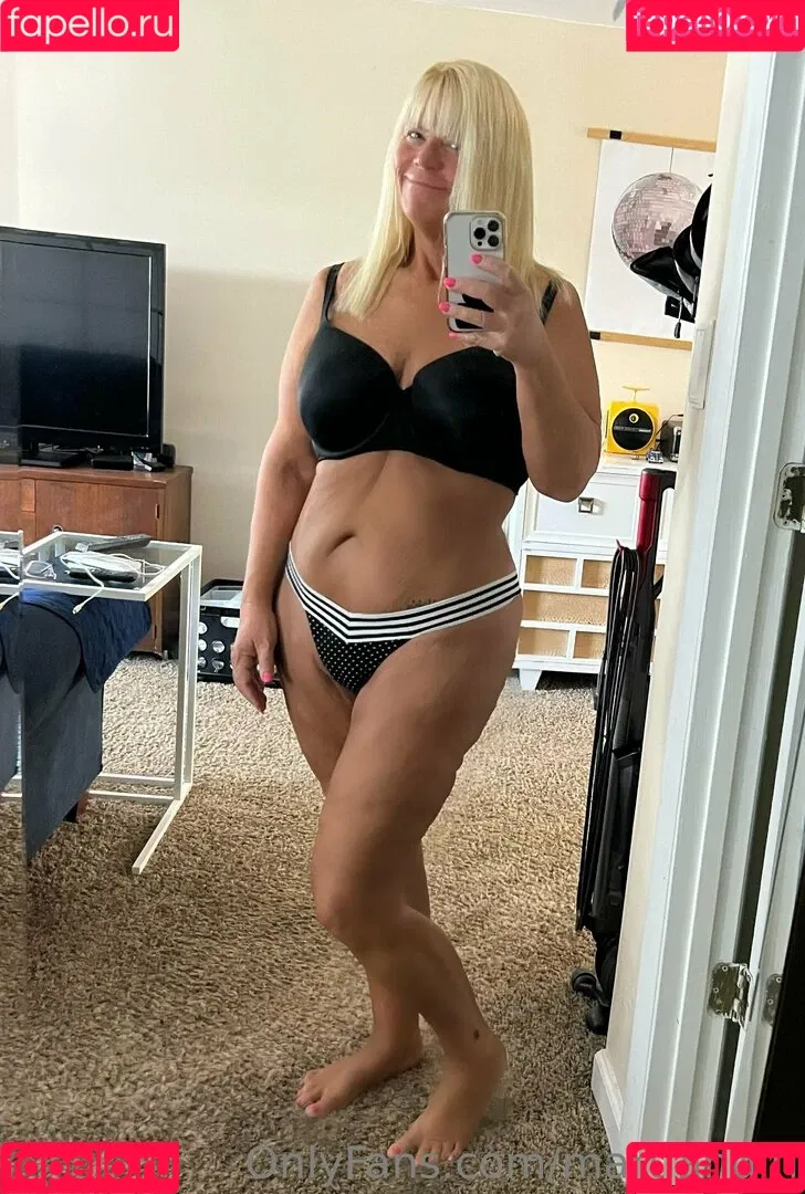 Bailey Buttner / Karen Buttner / Karen Pennington / Karensgalaxy / Martiangirl / Martiangirl1 / karen.buttner Onlyfans Photo Gallery 