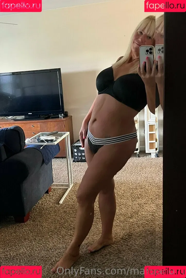 Bailey Buttner / Karen Buttner / Karen Pennington / Karensgalaxy / Martiangirl / Martiangirl1 / karen.buttner Onlyfans Photo Gallery 