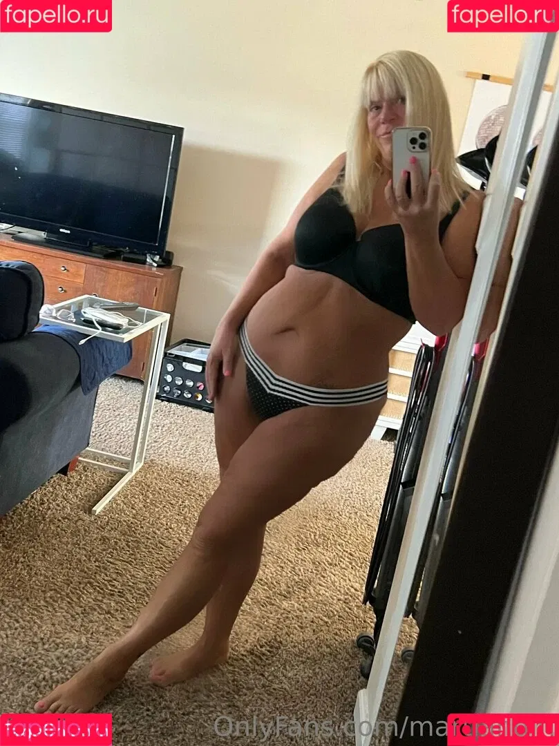 Bailey Buttner / Karen Buttner / Karen Pennington / Karensgalaxy / Martiangirl / Martiangirl1 / karen.buttner Onlyfans Photo Gallery 