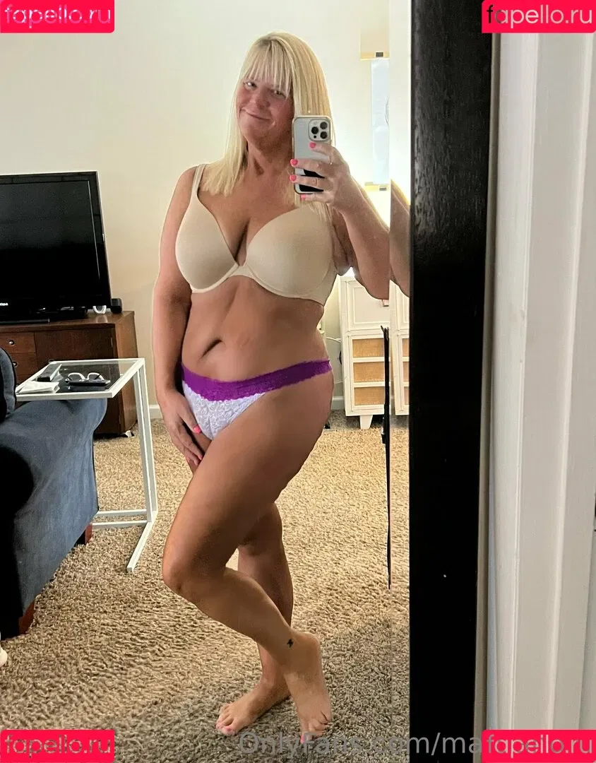 Bailey Buttner / Karen Buttner / Karen Pennington / Karensgalaxy / Martiangirl / Martiangirl1 / karen.buttner Onlyfans Photo Gallery 