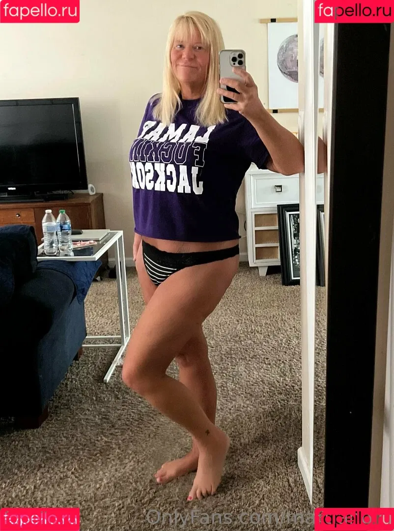 Bailey Buttner / Karen Buttner / Karen Pennington / Karensgalaxy / Martiangirl / Martiangirl1 / karen.buttner Onlyfans Photo Gallery 