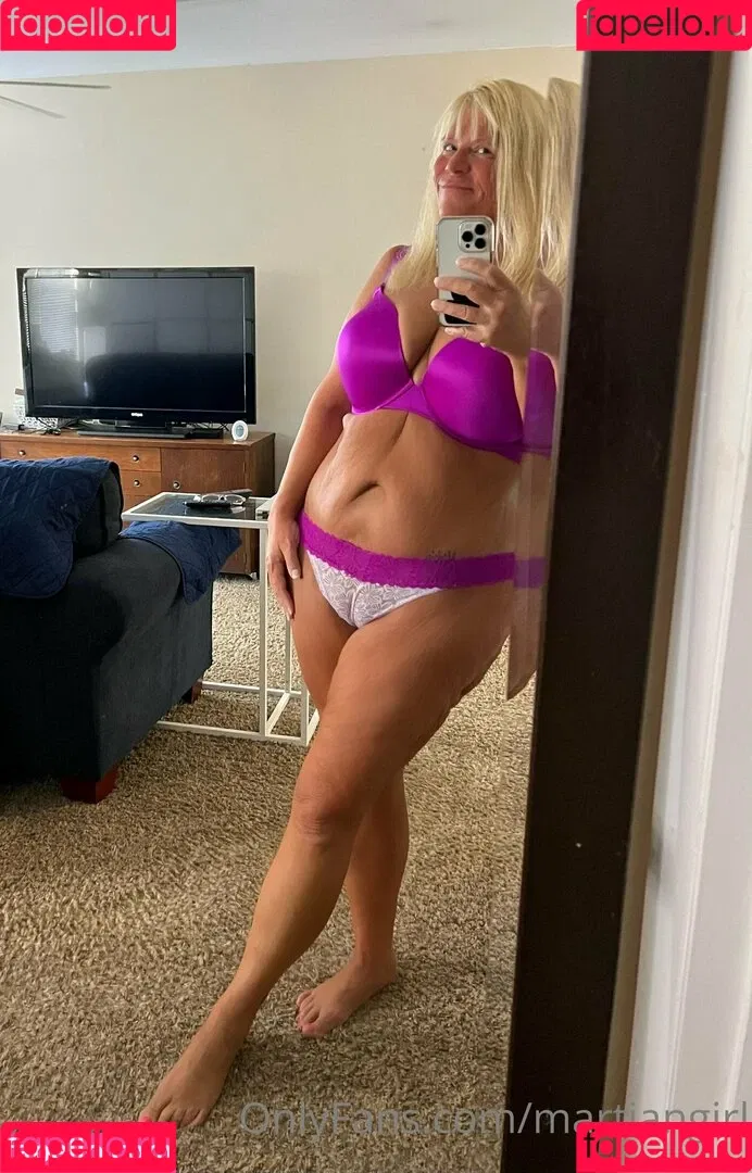 Bailey Buttner / Karen Buttner / Karen Pennington / Karensgalaxy / Martiangirl / Martiangirl1 / karen.buttner Onlyfans Photo Gallery 
