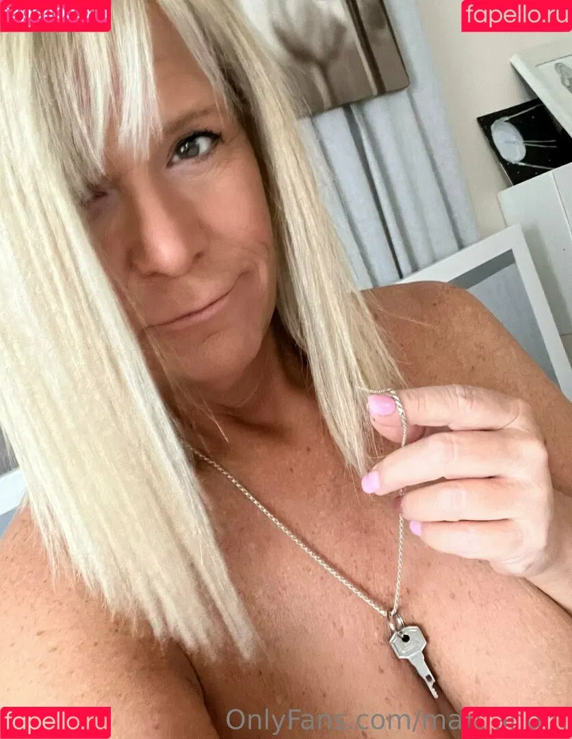 Bailey Buttner / Karen Buttner / Karen Pennington / Karensgalaxy / Martiangirl / Martiangirl1 / karen.buttner Onlyfans Photo Gallery 