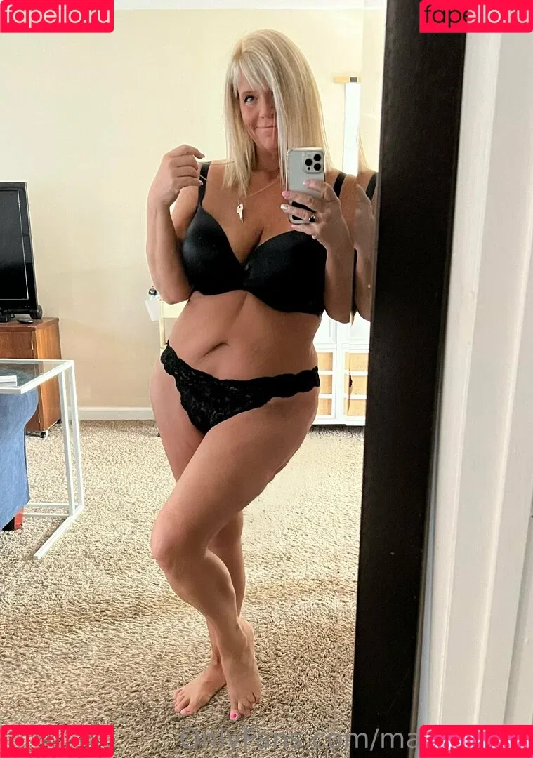 Bailey Buttner / Karen Buttner / Karen Pennington / Karensgalaxy / Martiangirl / Martiangirl1 / karen.buttner Onlyfans Photo Gallery 
