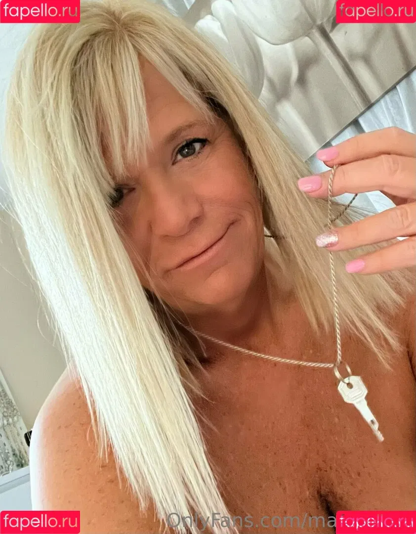 Bailey Buttner / Karen Buttner / Karen Pennington / Karensgalaxy / Martiangirl / Martiangirl1 / karen.buttner Onlyfans Photo Gallery 