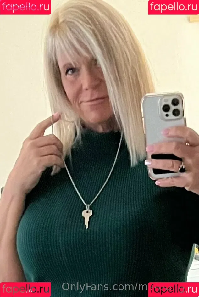 Bailey Buttner / Karen Buttner / Karen Pennington / Karensgalaxy / Martiangirl / Martiangirl1 / karen.buttner Onlyfans Photo Gallery 