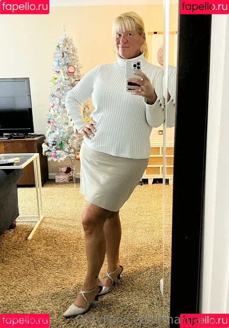 Bailey Buttner / Karen Buttner / Karen Pennington / Karensgalaxy / Martiangirl / Martiangirl1 / karen.buttner Onlyfans Photo Gallery 