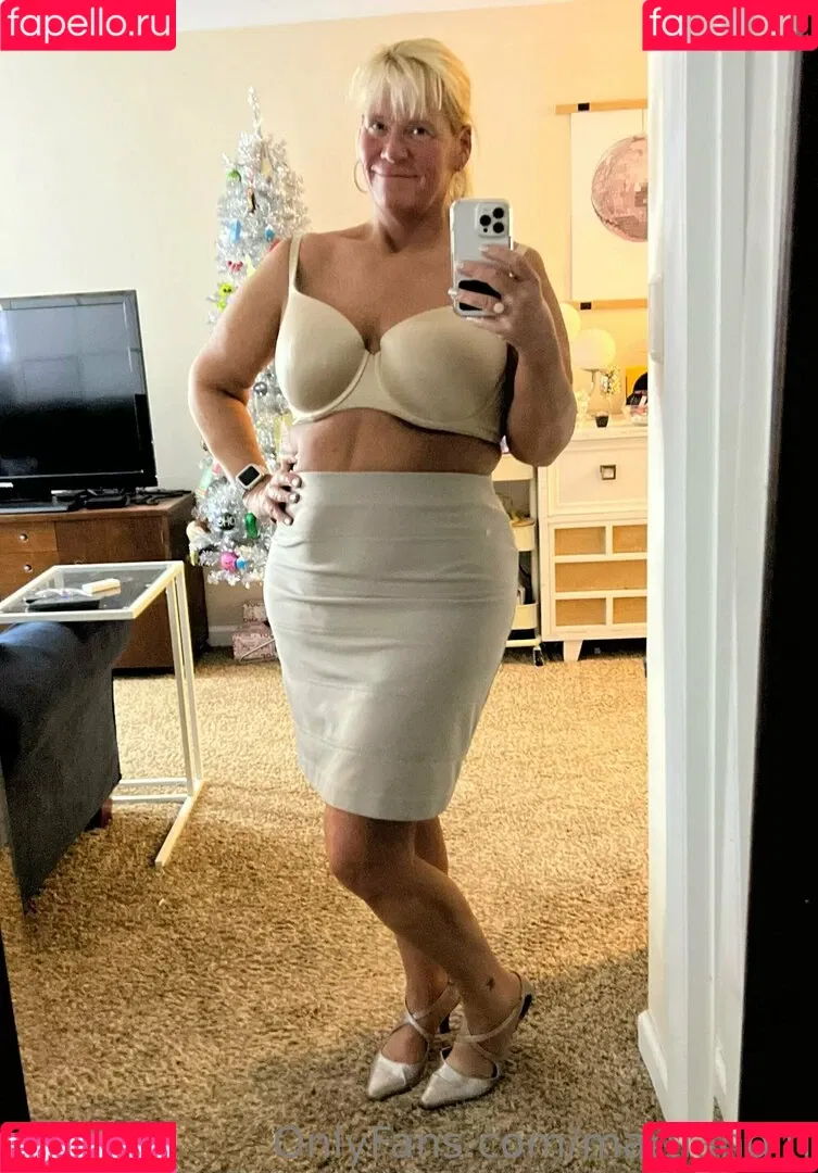 Bailey Buttner / Karen Buttner / Karen Pennington / Karensgalaxy / Martiangirl / Martiangirl1 / karen.buttner Onlyfans Photo Gallery 