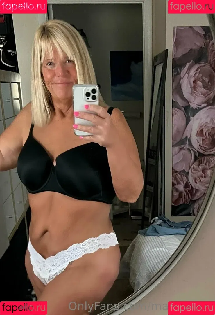 Bailey Buttner / Karen Buttner / Karen Pennington / Karensgalaxy / Martiangirl / Martiangirl1 / karen.buttner Onlyfans Photo Gallery 