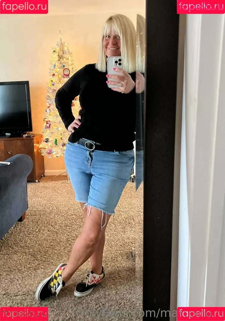Bailey Buttner / Karen Buttner / Karen Pennington / Karensgalaxy / Martiangirl / Martiangirl1 / karen.buttner Onlyfans Photo Gallery 