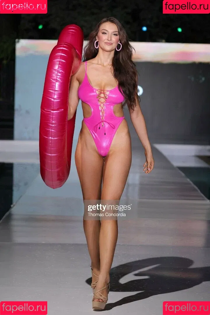 Beautyandbrainswithatwist / Rachel Michelle / rachellemichelle Onlyfans Photo Gallery 