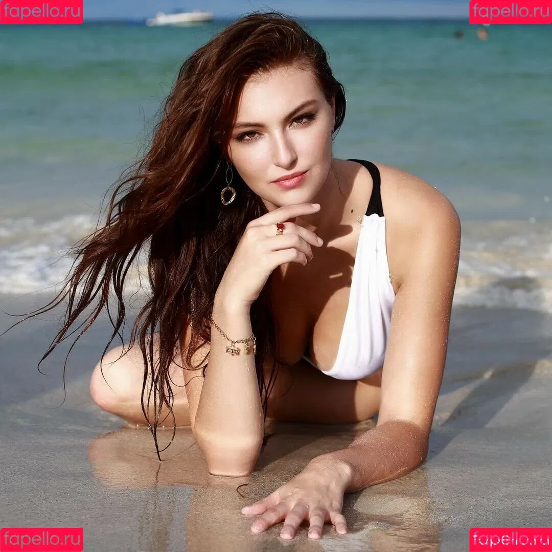 Beautyandbrainswithatwist / Rachel Michelle / rachellemichelle Onlyfans Photo Gallery 