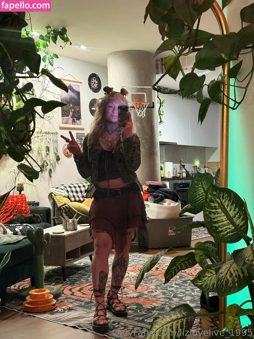 lizlovelive_ / lizlovelive_1995 Onlyfans Photo Gallery 