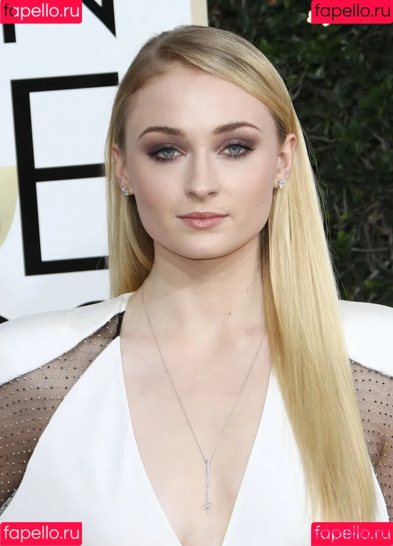 Sophie Turner / sexysophieturner / sophiet Onlyfans Photo Gallery 