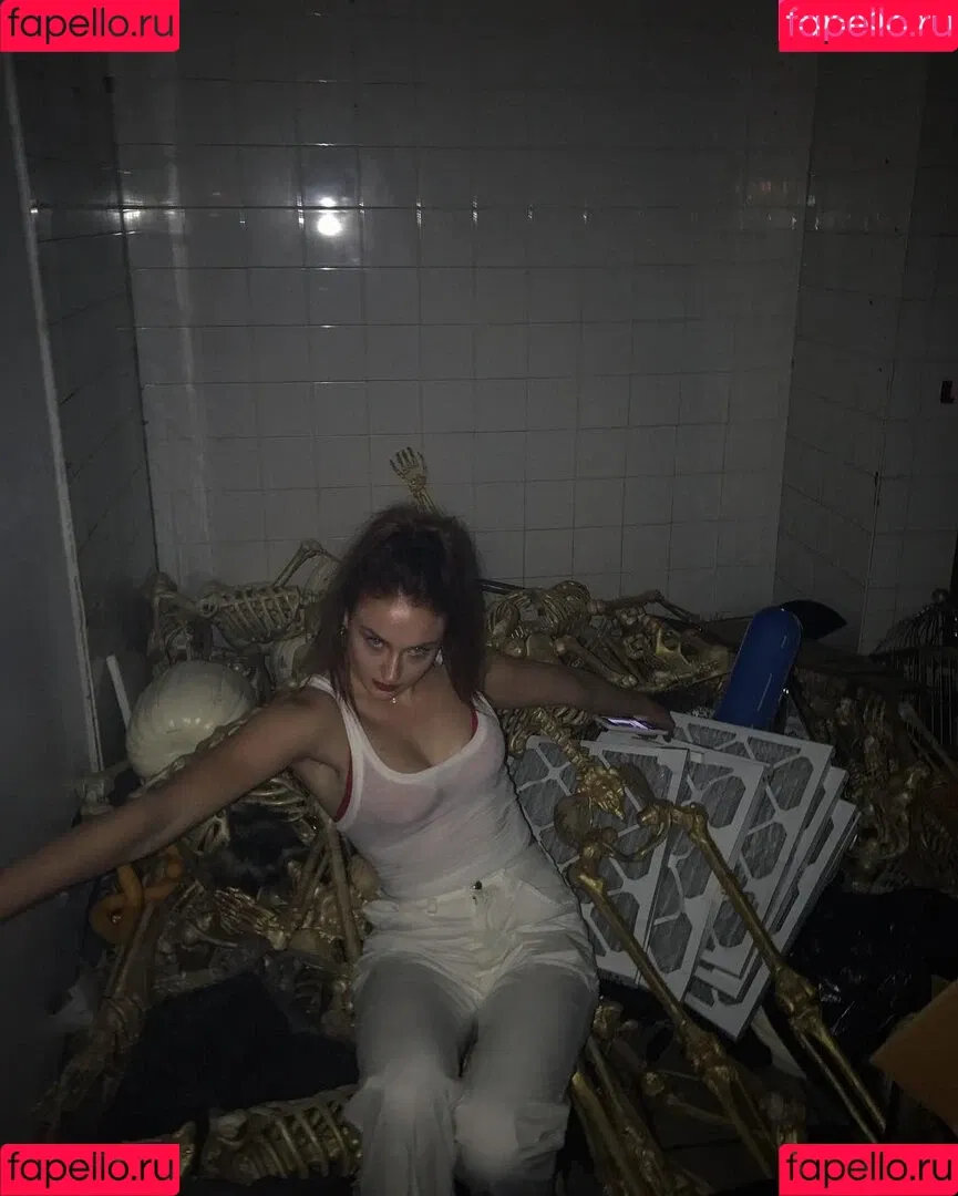 Sophie Turner / sexysophieturner / sophiet Onlyfans Photo Gallery 