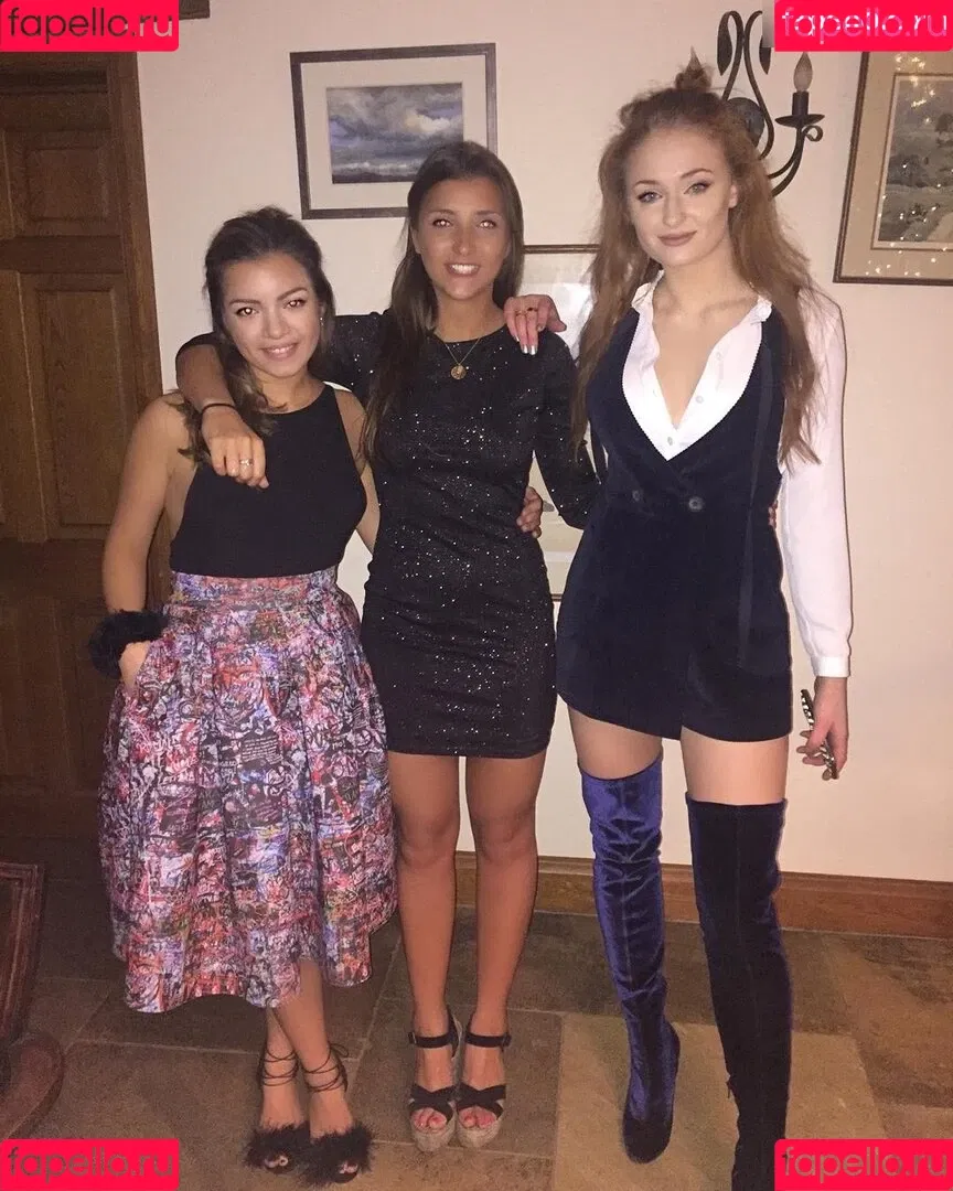 Sophie Turner / sexysophieturner / sophiet Onlyfans Photo Gallery 