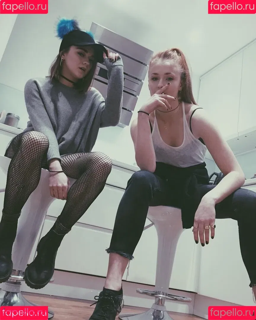 Sophie Turner / sexysophieturner / sophiet Onlyfans Photo Gallery 