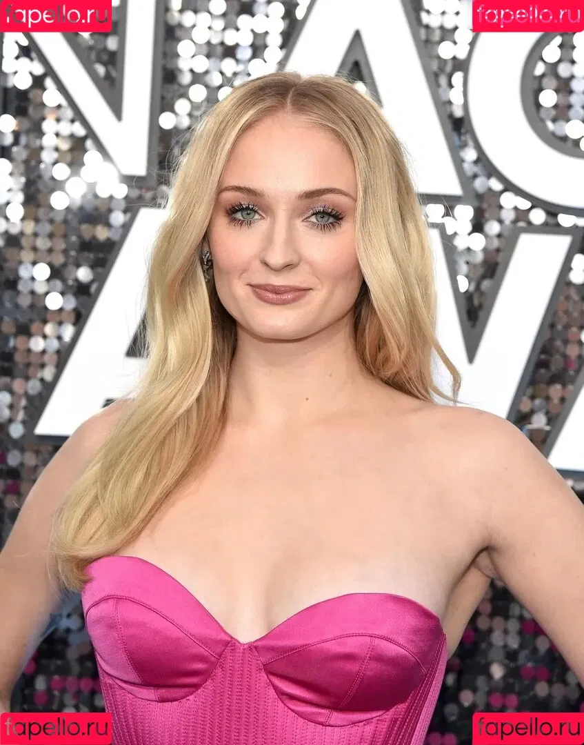 Sophie Turner / sexysophieturner / sophiet Onlyfans Photo Gallery 