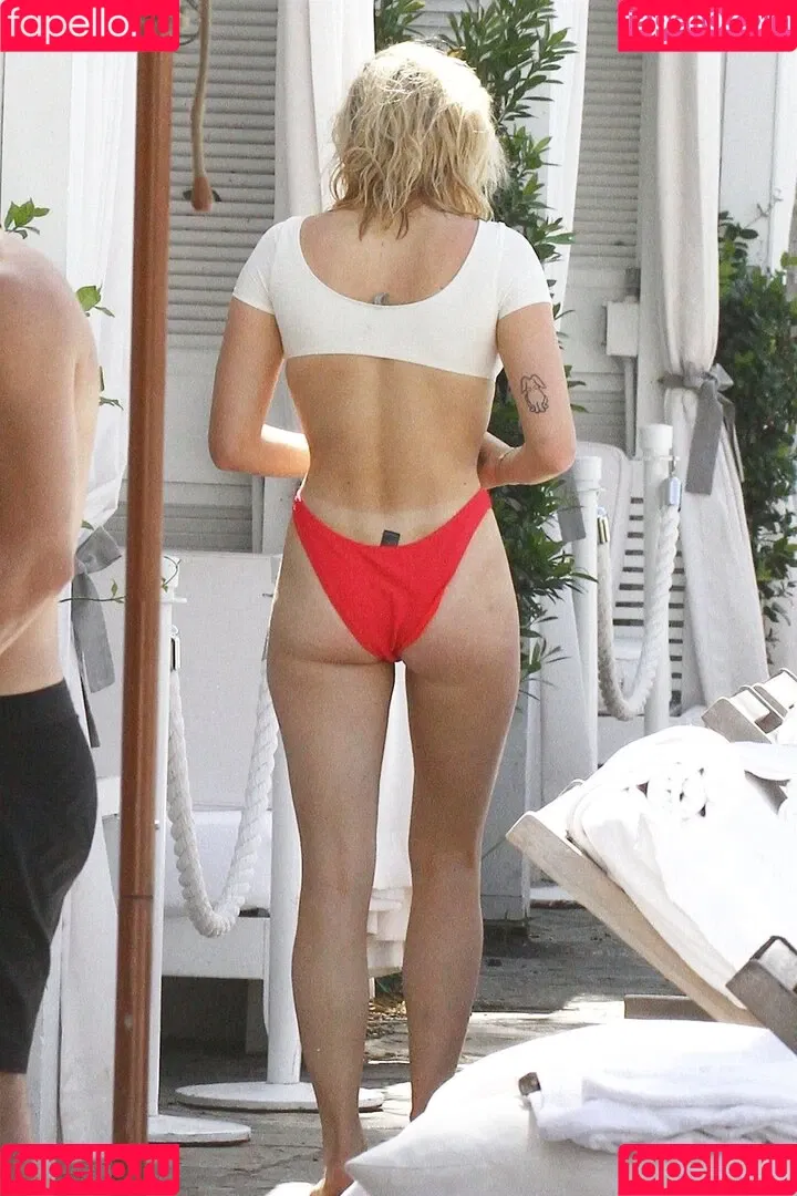 Sophie Turner / sexysophieturner / sophiet Onlyfans Photo Gallery 