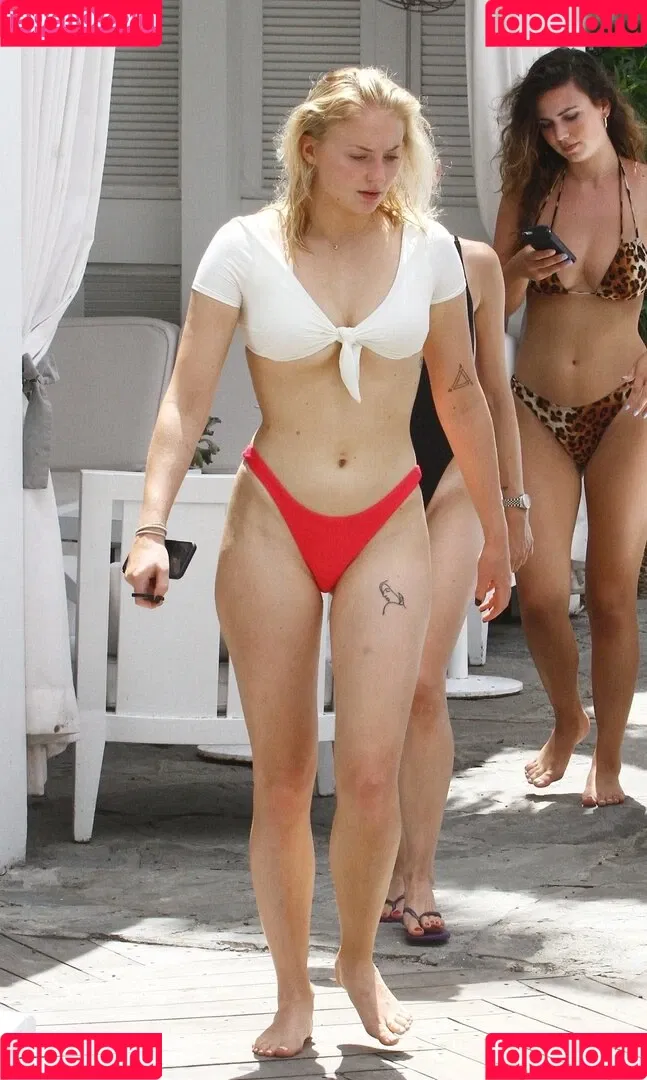 Sophie Turner / sexysophieturner / sophiet Onlyfans Photo Gallery 
