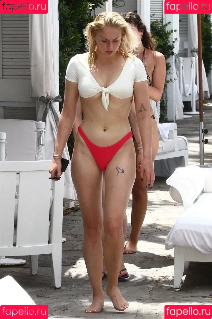 Sophie Turner / sexysophieturner / sophiet Onlyfans Photo Gallery 