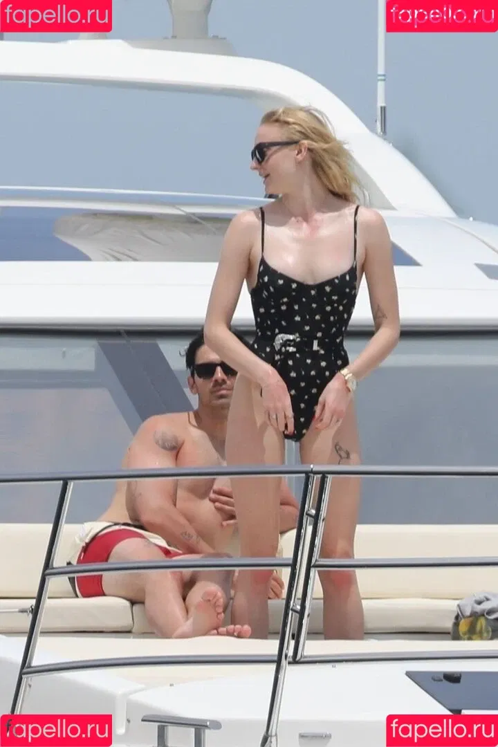 Sophie Turner / sexysophieturner / sophiet Onlyfans Photo Gallery 