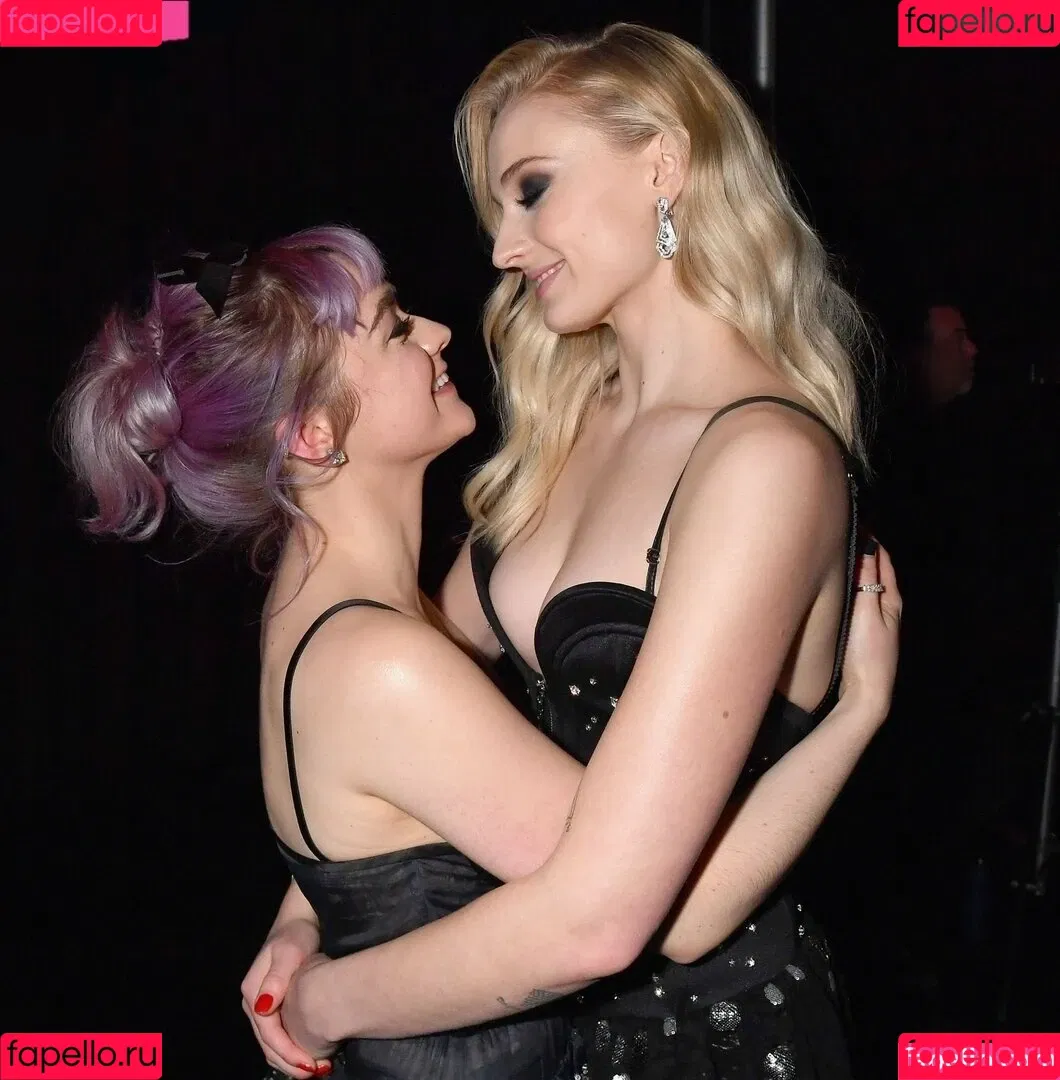 Sophie Turner / sexysophieturner / sophiet Onlyfans Photo Gallery 