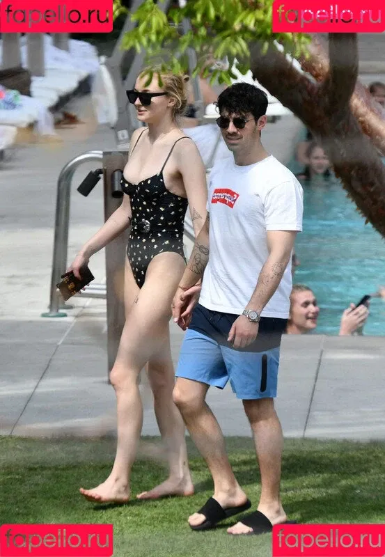 Sophie Turner / sexysophieturner / sophiet Onlyfans Photo Gallery 