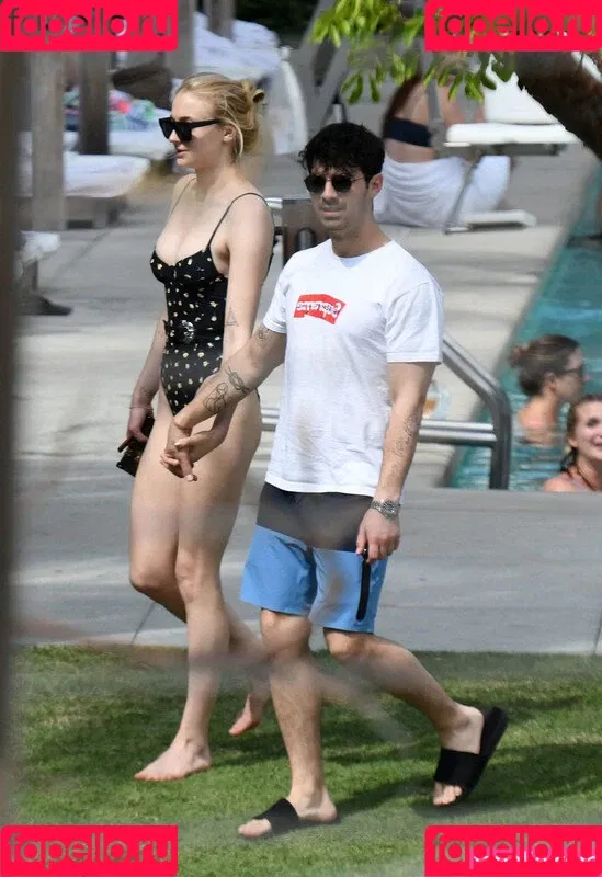 Sophie Turner / sexysophieturner / sophiet Onlyfans Photo Gallery 