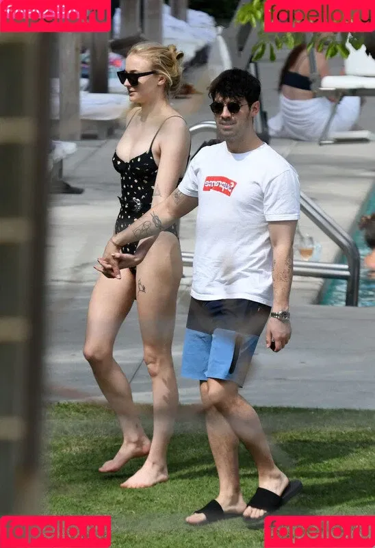 Sophie Turner / sexysophieturner / sophiet Onlyfans Photo Gallery 