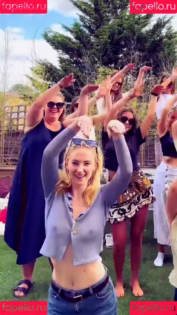 Sophie Turner / sexysophieturner / sophiet Onlyfans Photo Gallery 