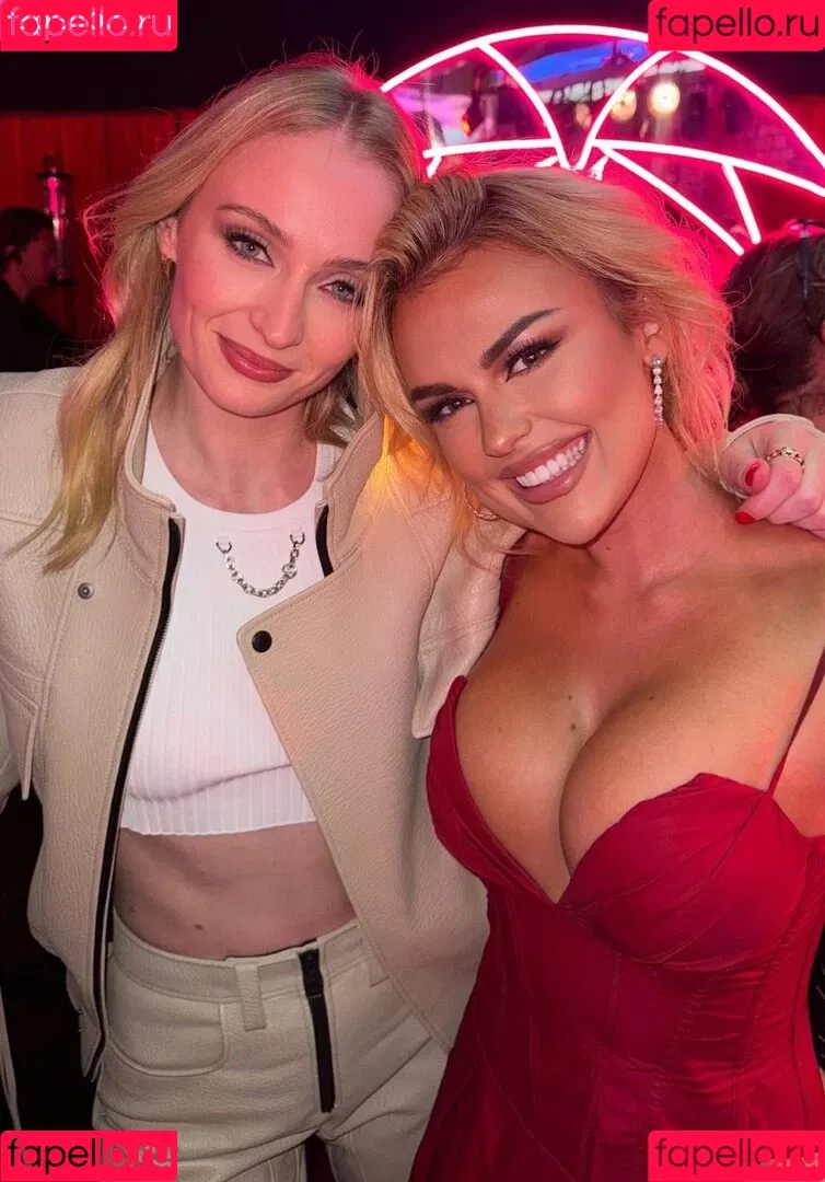 Sophie Turner / sexysophieturner / sophiet Onlyfans Photo Gallery 
