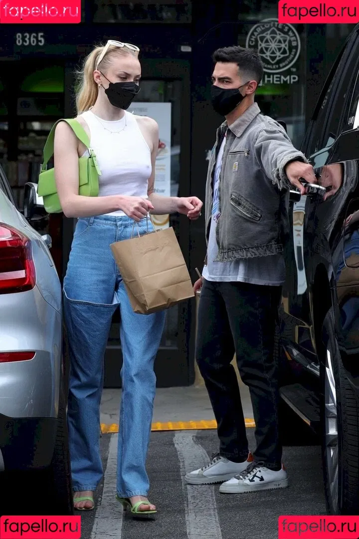 Sophie Turner / sexysophieturner / sophiet Onlyfans Photo Gallery 