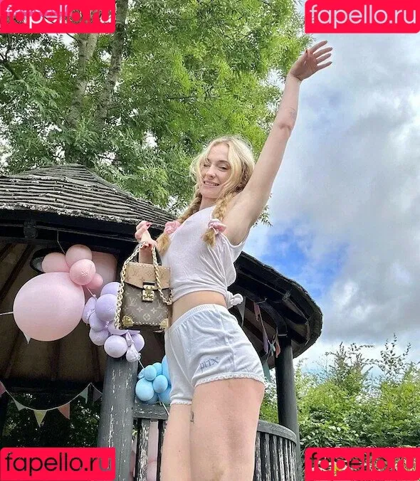 Sophie Turner / sexysophieturner / sophiet Onlyfans Photo Gallery 