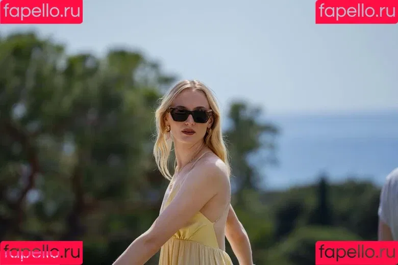 Sophie Turner / sexysophieturner / sophiet Onlyfans Photo Gallery 