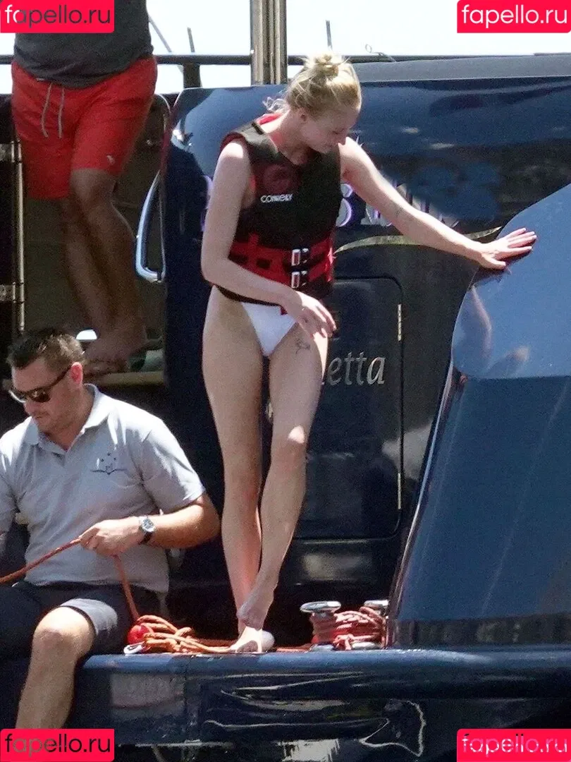 Sophie Turner / sexysophieturner / sophiet Onlyfans Photo Gallery 